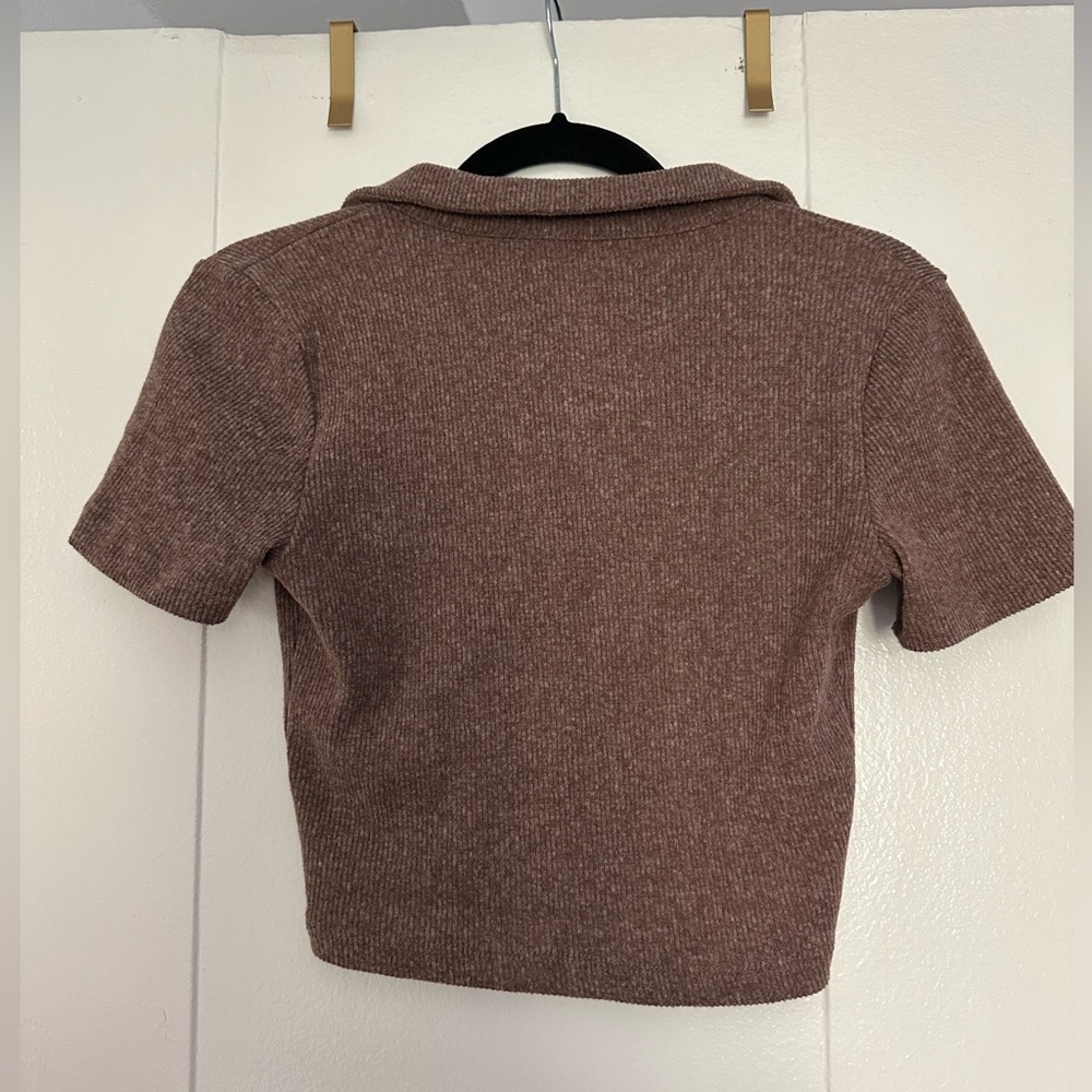 Collared Crop Top - Picture 3 of 4